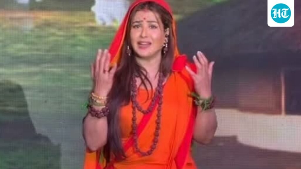 Shilpa Shinde’s Goddess Sita act at Delhi Ramlila wins fans over, gets compared to Kriti Sanon, Sai Pallavi