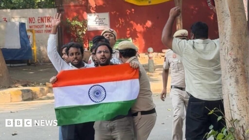 CJP: India ‘cockroach’ leaders detained after entering barricaded protest site