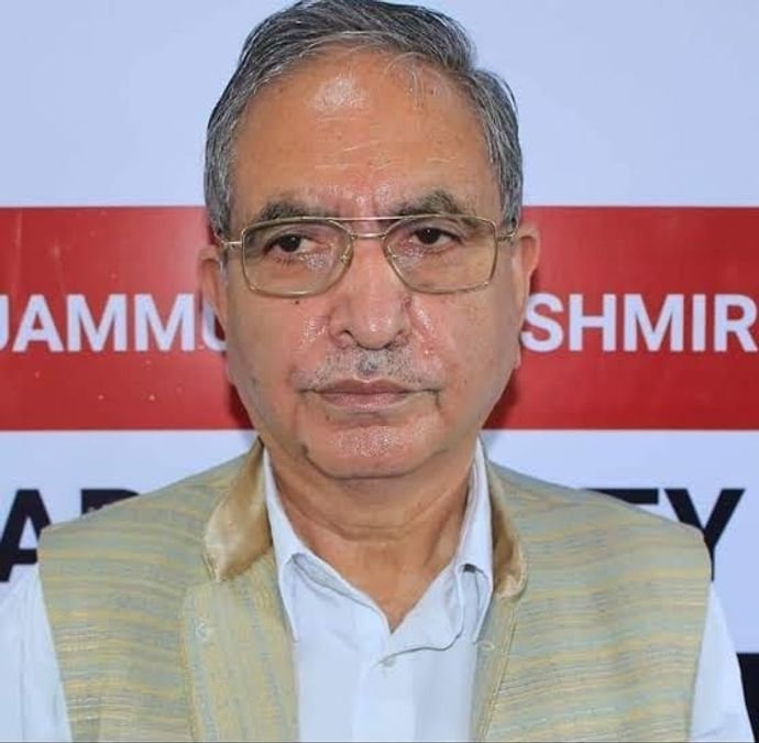 Power disconnections pushing poor families to wall: G H Mir