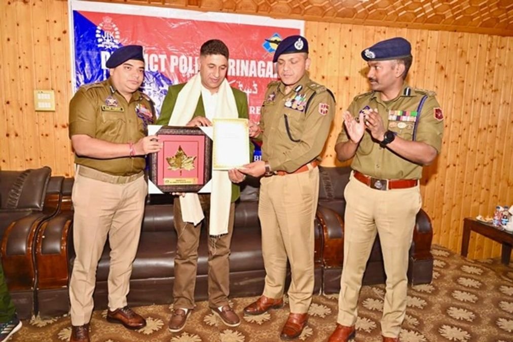 Srinagar police bids farewell to four officers