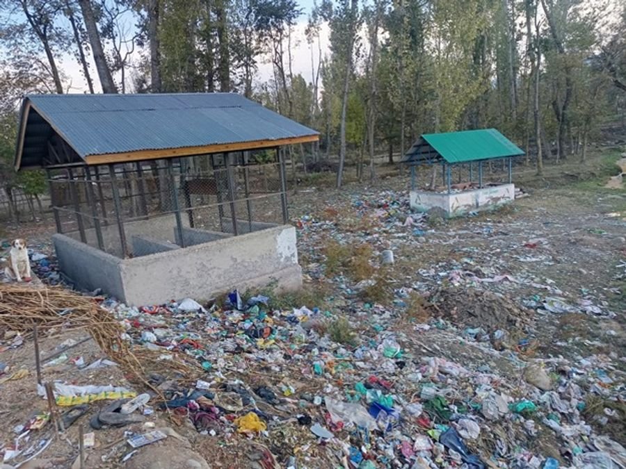 Garbage menace hits Budgam’s budran village