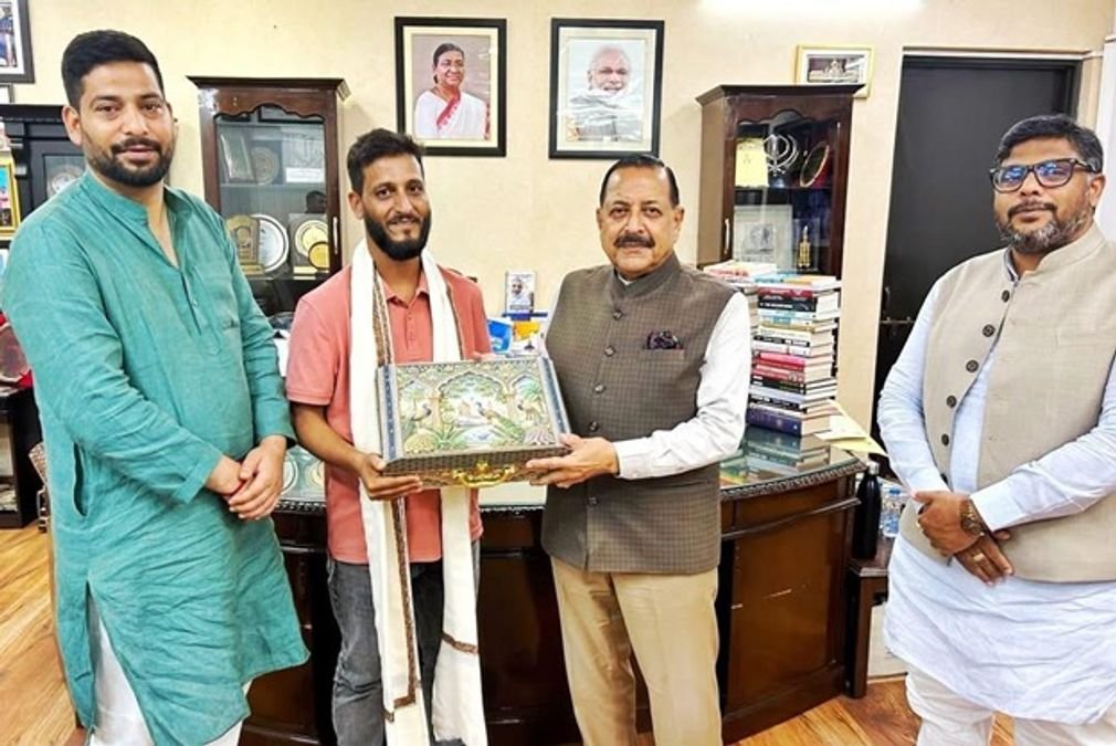 Jitendra Singh felicitates Kashmiri youth Faheem Nazir after alleged Delhi assault