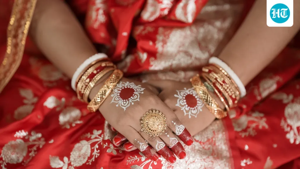 Why do Bengali brides wear Shakha Pola after marriage? Understanding the meaning behind the white and red bangles