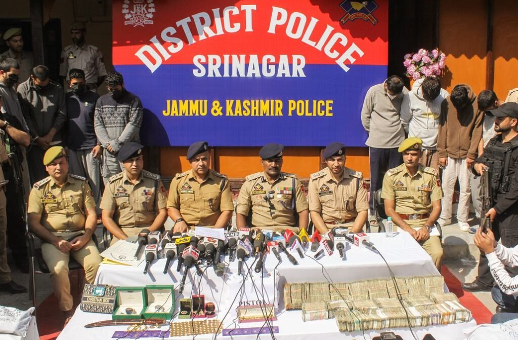 Police bust inter-state drug network in Sgr; eight arrested